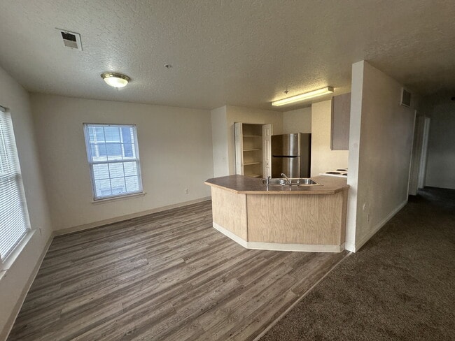 Building Photo - 108 Davis Ave