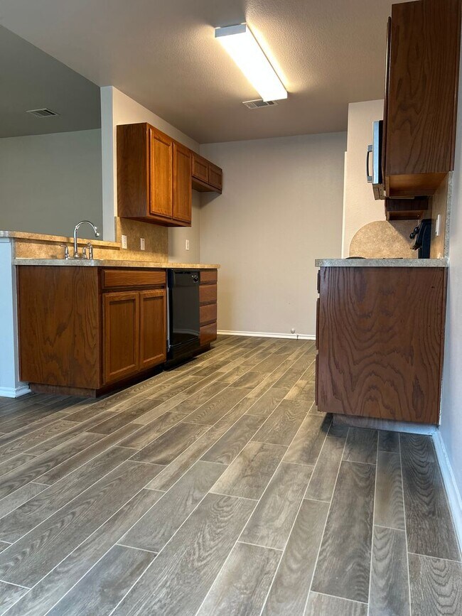 Building Photo - Beautiful Home in Great Neighborhood