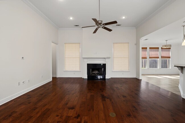 Building Photo - 404 Golden Leaf Ct
