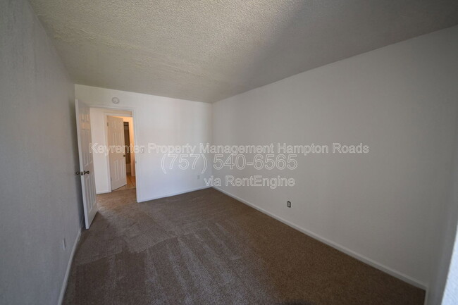 Building Photo - 701 Nottaway Dr