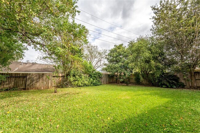 Building Photo - 3423 Hidden Creek Dr