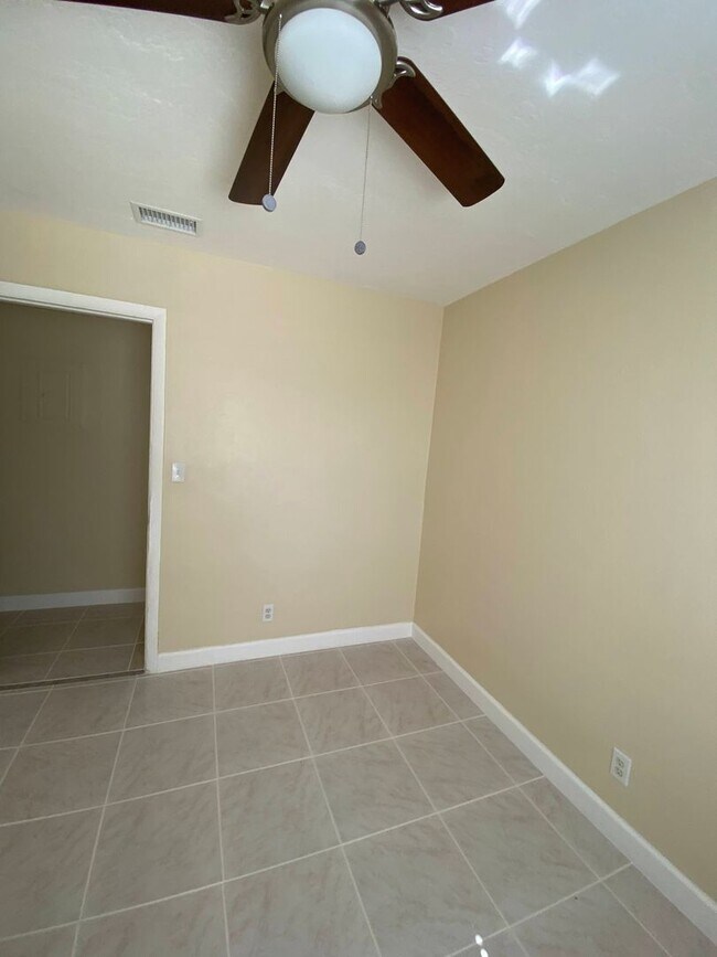 Building Photo - Beautiful 3-bedroom home located in Delray...