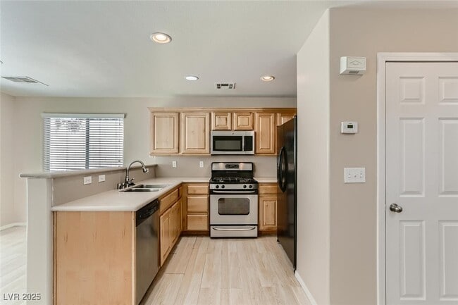 Building Photo - 8208 W Wildwood Glen Dr