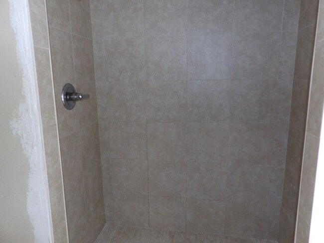 Building Photo - Orange City 3 Bedrooms 2 Bath 900 SQ FT Call Carole Arcaro 386-216-4900