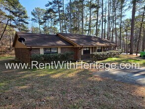 Building Photo - 1750 Nutmeg St