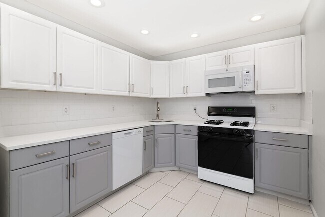 Building Photo - 27 Cottonwood St