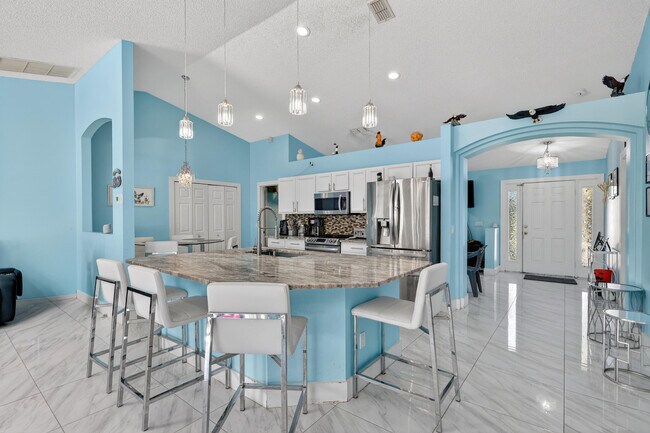 Building Photo - 1121 SW Ivanhoe St