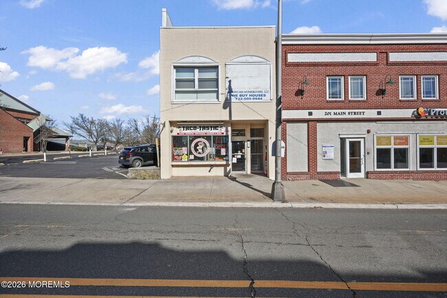 Building Photo - 207 Main St