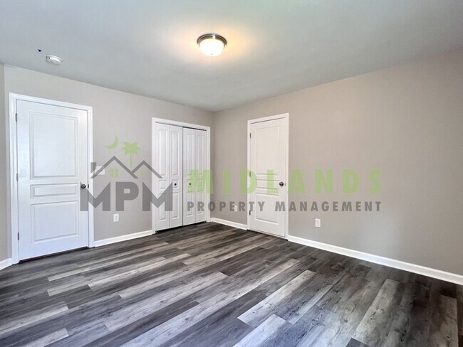 Building Photo - 464 Edenhall Dr
