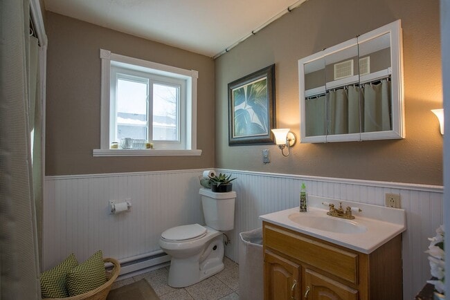 Building Photo - Charming 3-Bedroom Home on a Spacious Corn...