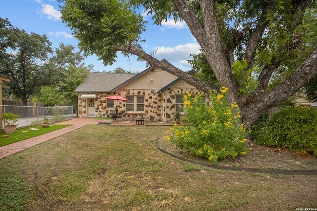 Building Photo - 144 Greenlawn Dr