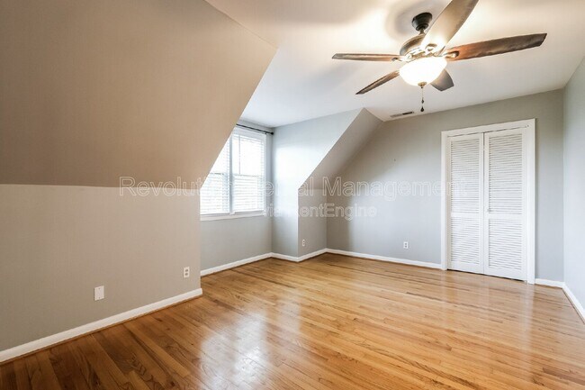Building Photo - 3288 Regalwoods Dr