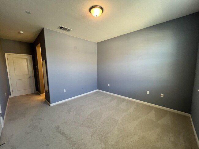 Building Photo - Spacious 2 Bedroom Townhome in San Jose