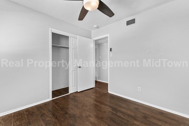 Building Photo - 2827 Blackwood Dr