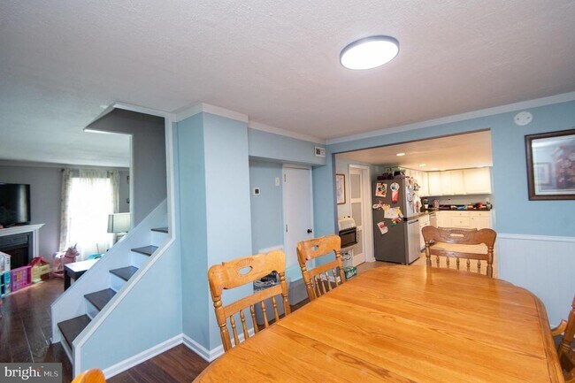 Building Photo - 113 Maple Ave