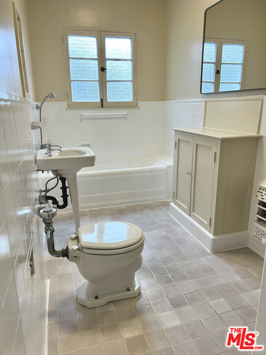 Building Photo - 803 Croft Ave