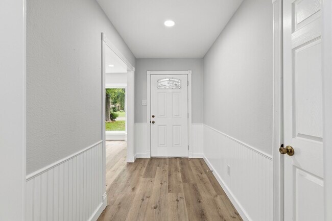 Building Photo - 15215 Parkville Dr