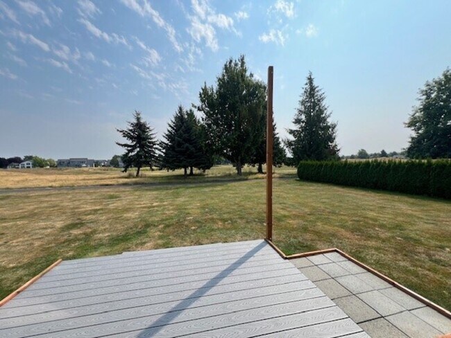 Building Photo - 2200 Greenview Cir