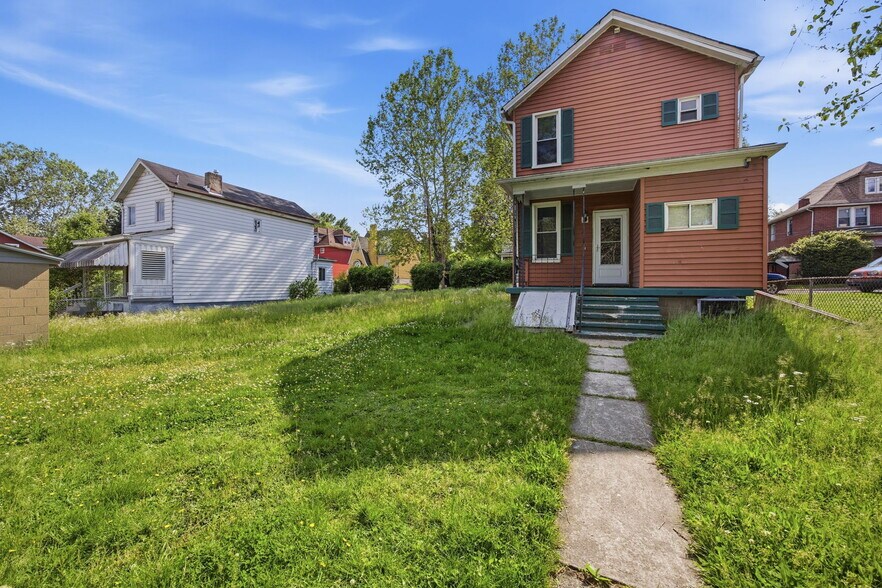 Building Photo - 827 Hinnerman St