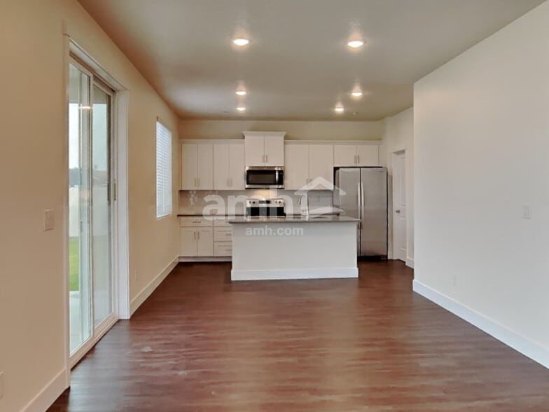 Building Photo - 3069 N Vigo Ave