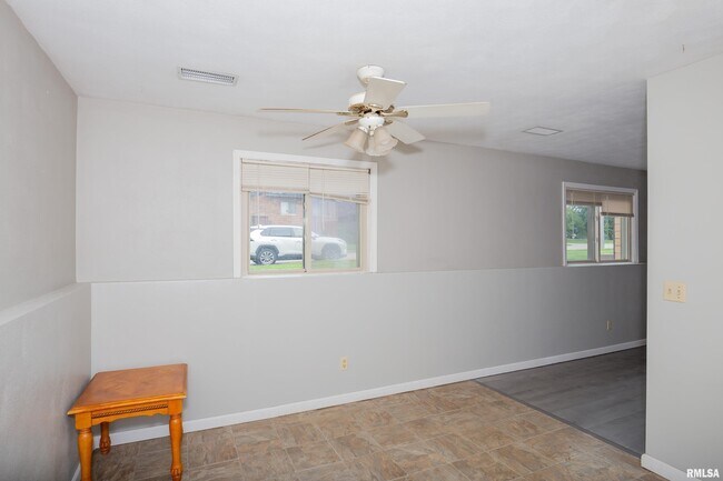 Building Photo - 3430 Holiday Ct