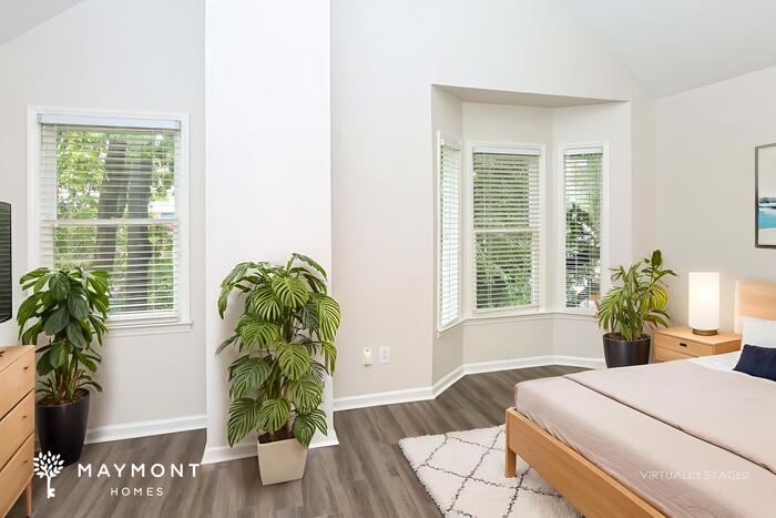 Building Photo - 701 N Poplar St