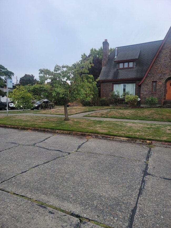Building Photo - Gorgeous Tudor in Tacoma's North Slope Area