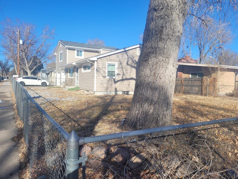Side of House 2 - 833 Fountain Ct