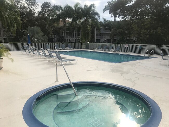 Building Photo - SEASONAL RENTAL - Downtown Sarasota Renova...