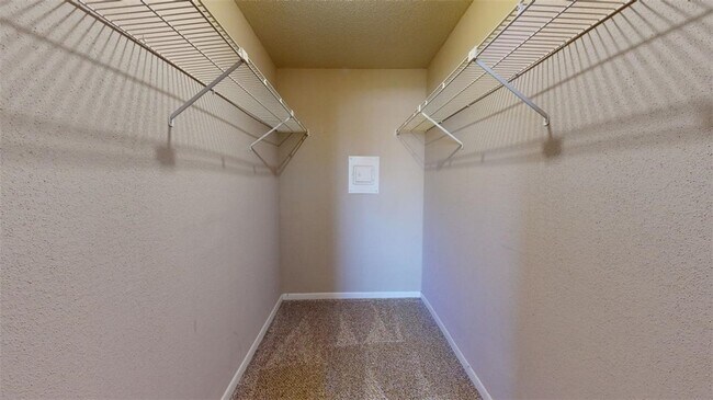 Building Photo - 904 University Oaks Blvd