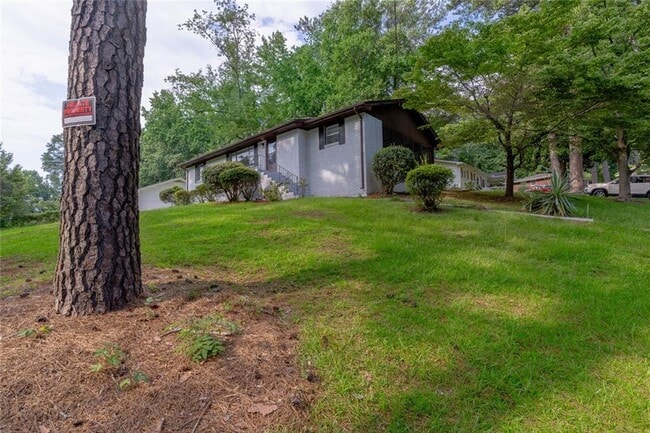 Building Photo - 5207 Dixie Lake Rd