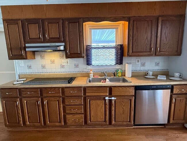 Building Photo - All One Level Living La Plata