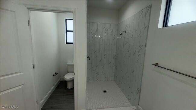 Building Photo - 933 Gleason St