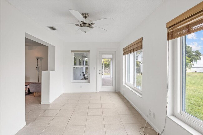 Building Photo - 6579 Country Way