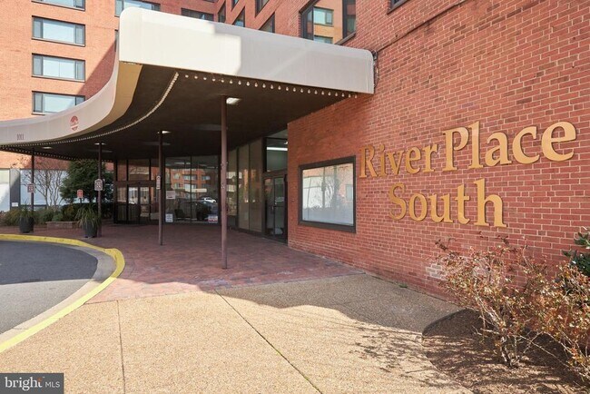 Building Photo - 1011 Arlington Blvd