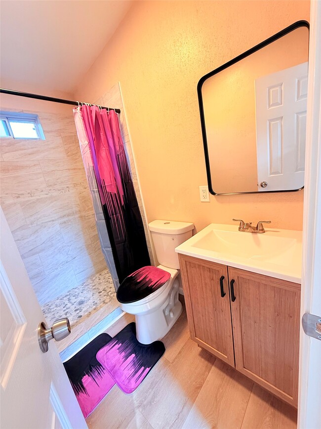 Building Photo - 814 Saddle Rock Dr