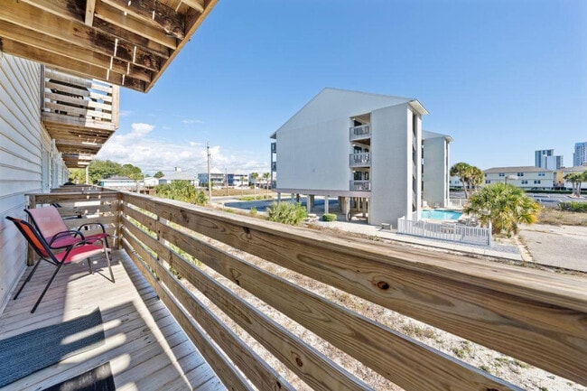 Building Photo - 344 E Beach Blvd