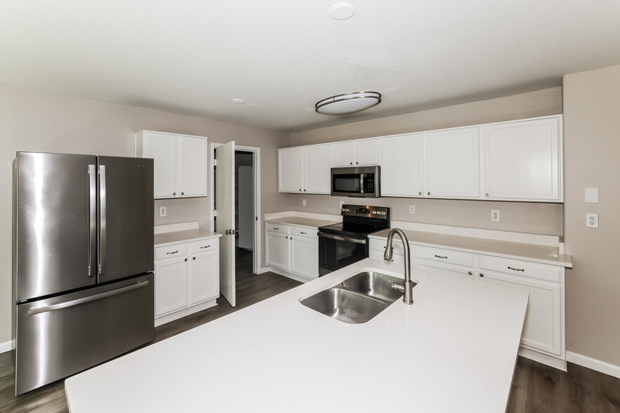 Building Photo - 8623 N 68th Dr