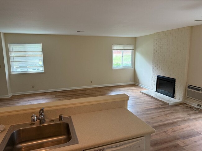 Building Photo - PARKLIKE SETTING ...CLEAN, AND FRESH, NEW REFRIGERATOR, NEW CLOSET DOORS...2 BEDROOMS/1 BATH IN G...