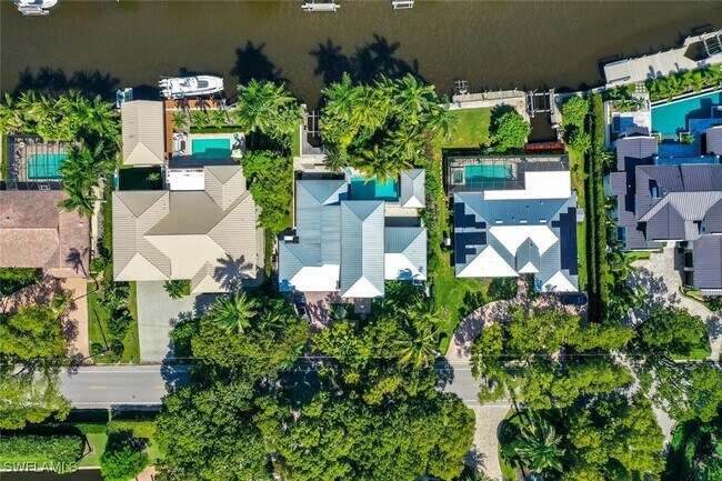 Building Photo - 795 18th Ave S