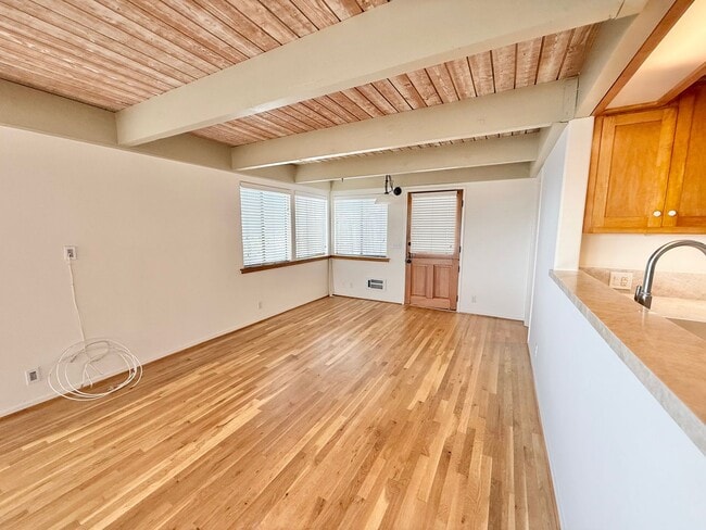 Building Photo - Stunning 2 Bedroom 2 Bath in Laguna Beach