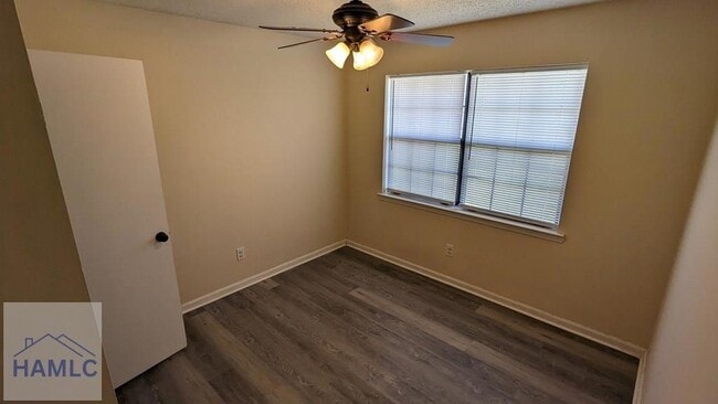 Building Photo - 959 Shady Ln