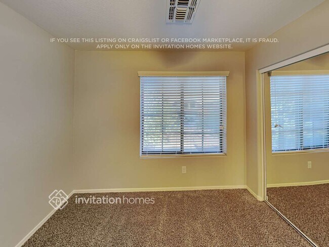 Building Photo - 858 E Nardini St