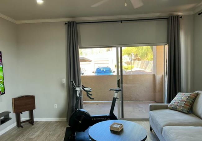 Building Photo - Two Bedrooms/One Bath - Great Location!