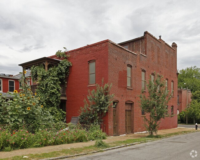 Building Photo - 2730-2732 Chippewa St