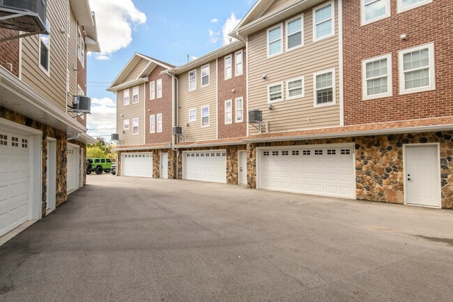 Building Photo - 204 Grand Ave