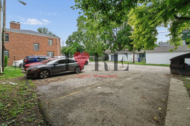 Building Photo - 338 S Chase Ave