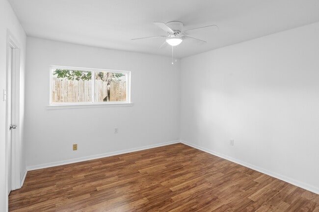 Building Photo - 1408 Hughes St