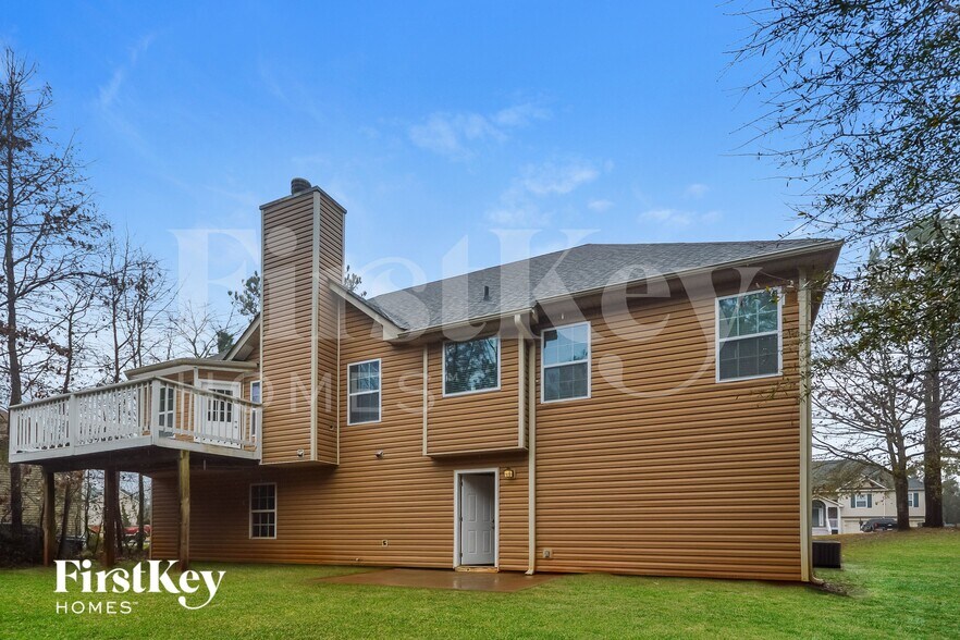 Building Photo - 140 River Crst Ln