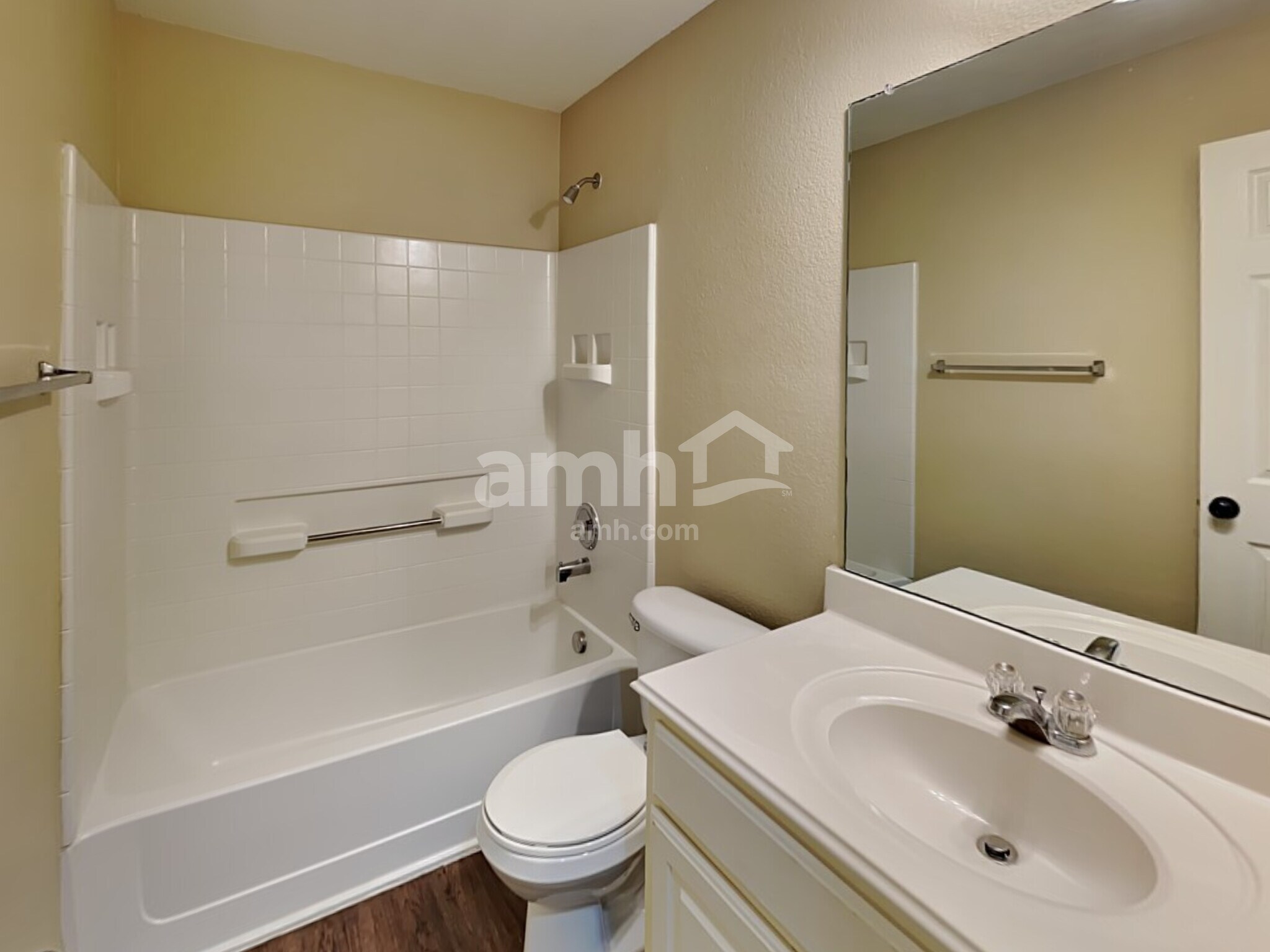 Building Photo - 2020 Fairview Dr